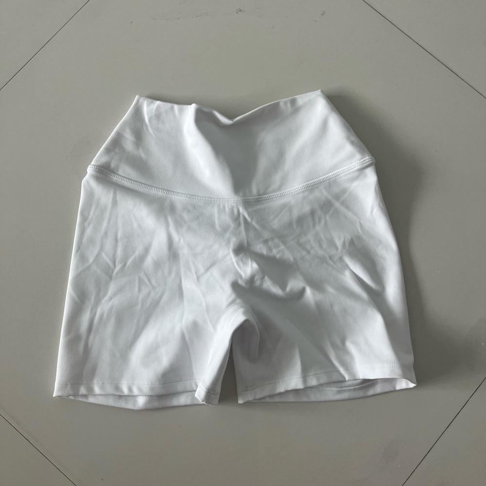 Crop Shop Boutique, white serenity scrunch shorts, NEVER WORN, size S